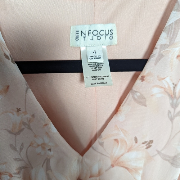 Blush Pink Floral Dress - Size 4 NWT - Picture 2 of 4